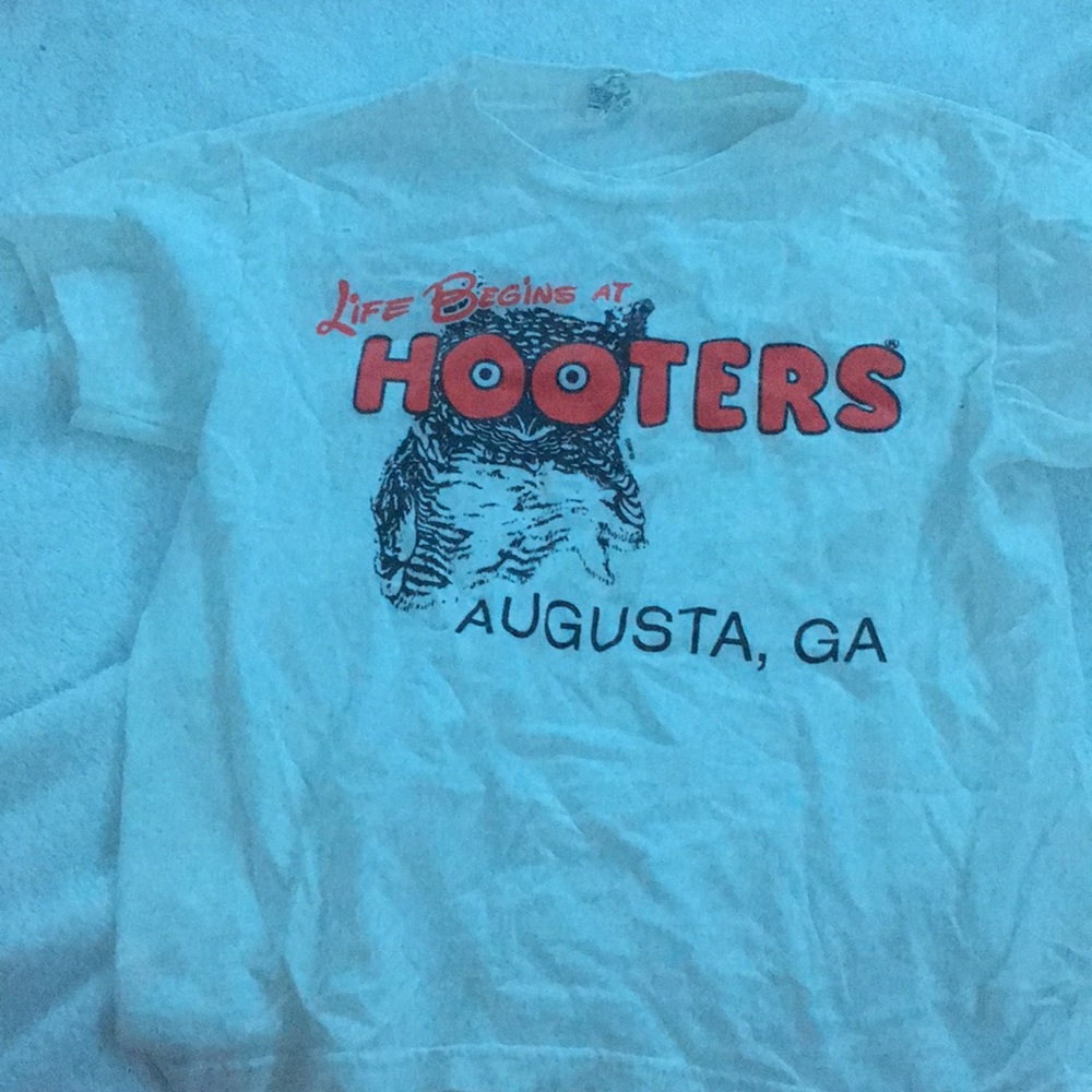 Hooters t-shirt